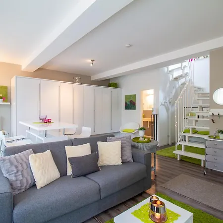 Apartment Lounge *