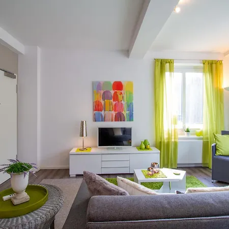 Apartment Lounge *